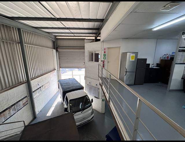 252M² WAREHOUSE TO LET IN BRIARDENE